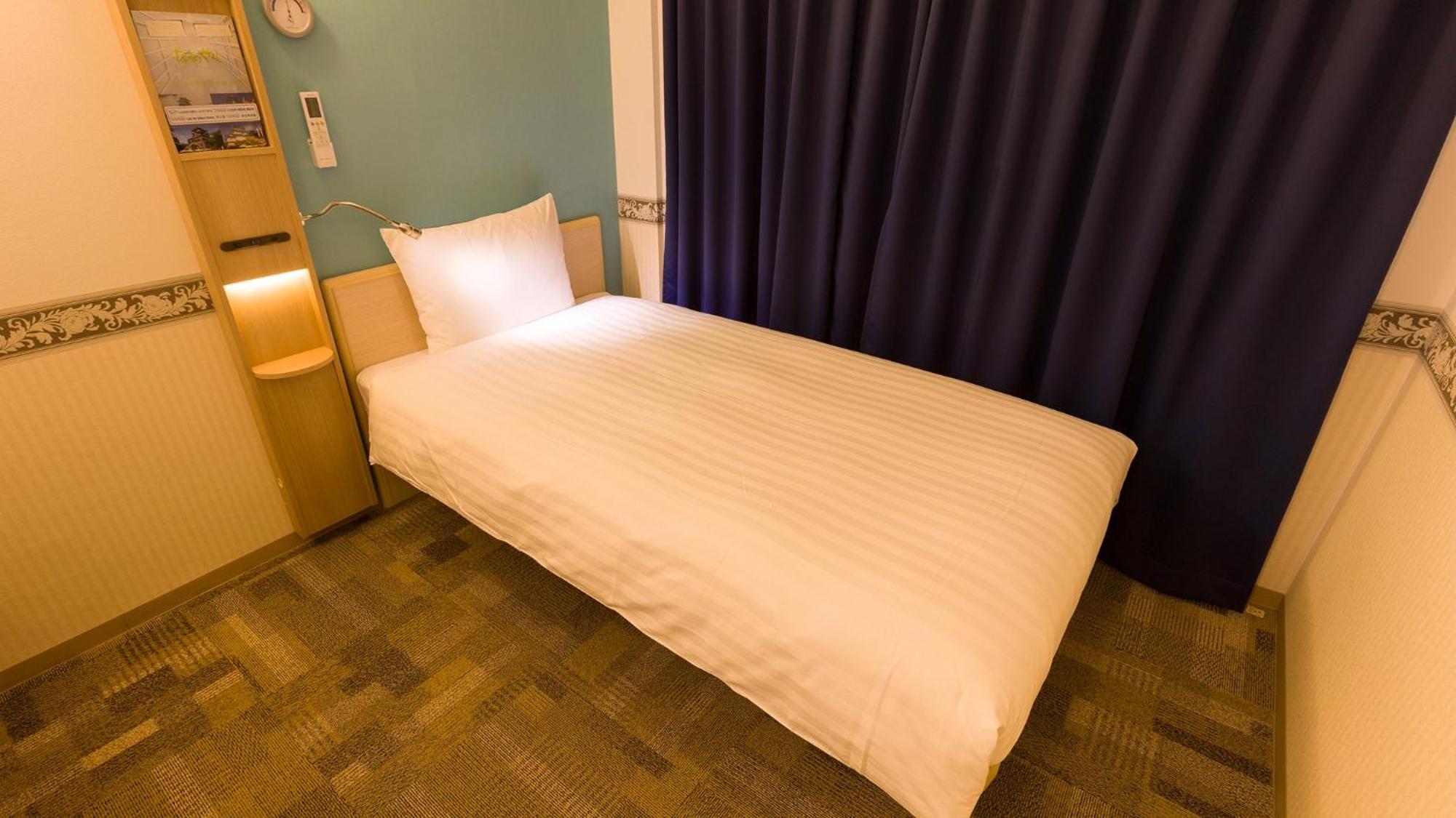 Toyoko Inn Saitama Misato Ekimae Стая снимка