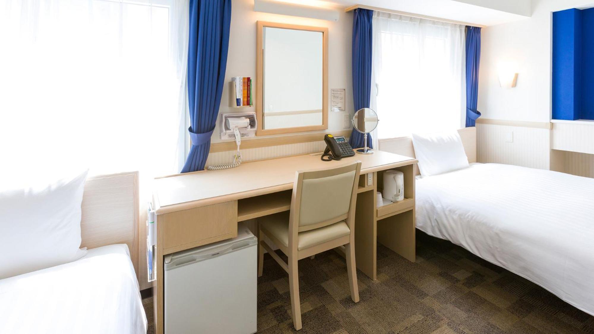 Toyoko Inn Saitama Misato Ekimae Стая снимка
